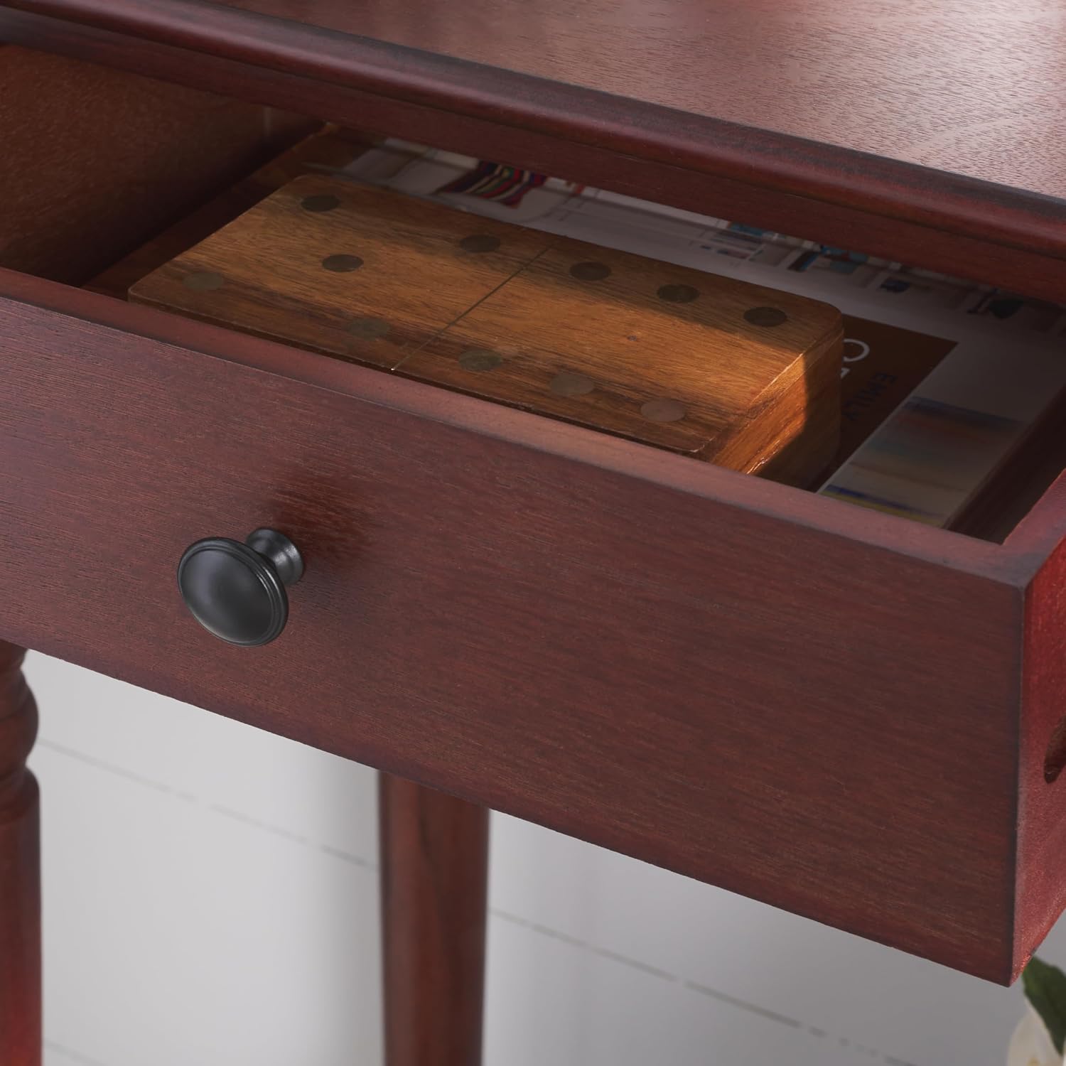 SAFAVIEH Home Collection – Rosemary Dark Cherry Console Table with Drawers & Shelf, Classic Contemporary Storage Console, Turned Leg Design (AMH5705D)